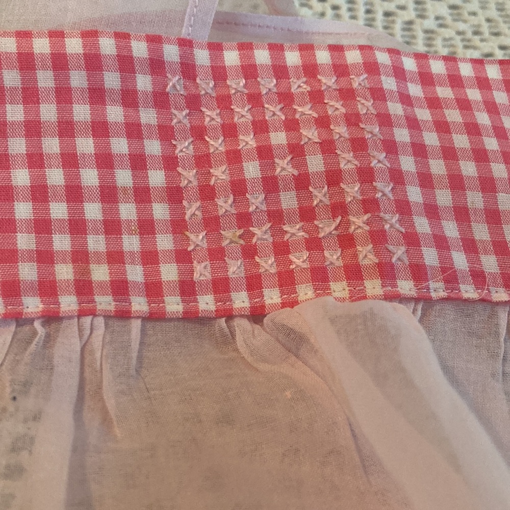 Aprons Two Beautiful Hand Made Vintage Aprons. Pink has cross stitch on both - Picture 16 of 17